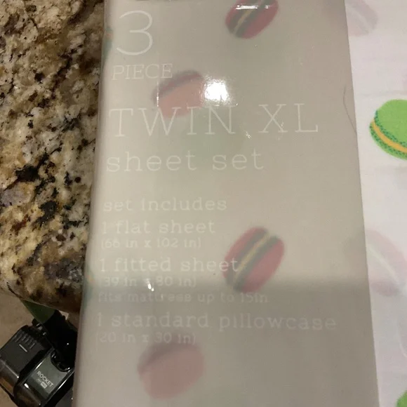 XL TWIN - Macaroon Toss Ultra Soft Sheet Set - Picture 3 of 4